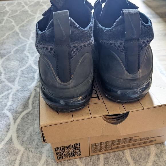 Nike Sneakers - Picture 3 of 6